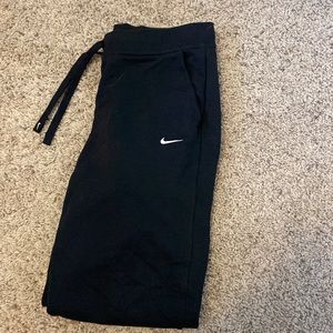 Medium black tapered sweatpants